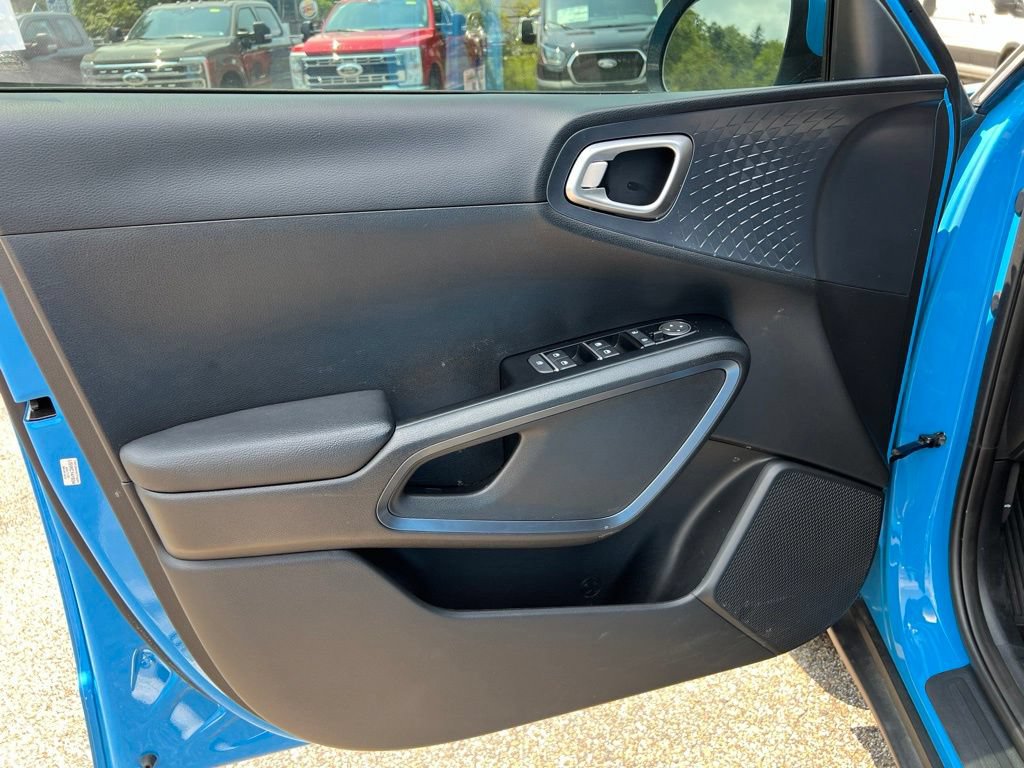 Used 2025 Kia Soul EX FWD image 14