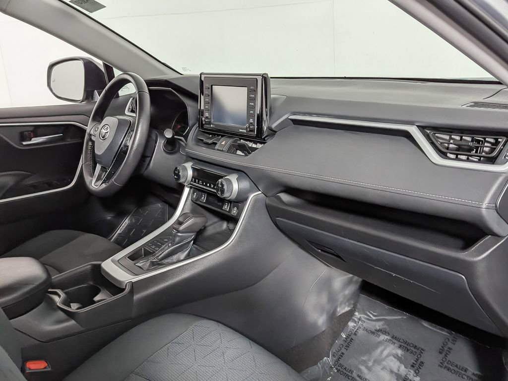 Used 2021 Toyota RAV4 XLE w/ Convenience Package image 28