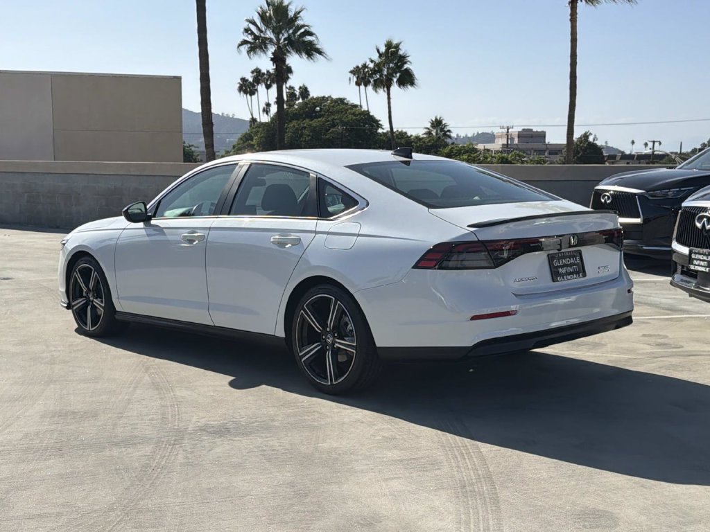 Used 2023 Honda Accord Sport image 4