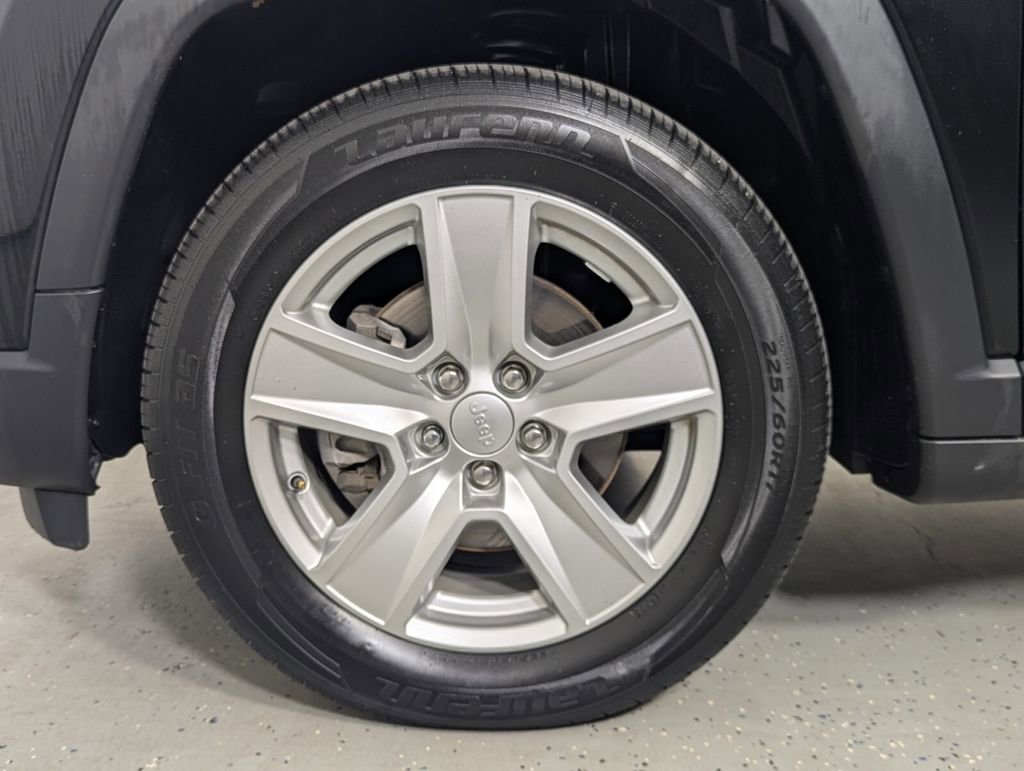 Used 2022 Jeep Compass Latitude FWD image 11