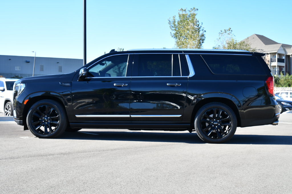 Used 2021 GMC Yukon XL Denali w/ Denali Ultimate Package AWD/4WD image 7