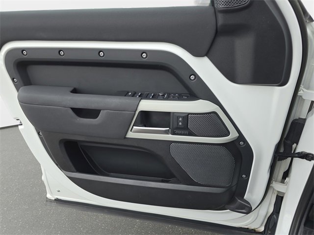 Used 2023 Land Rover Defender 110 SE image 25
