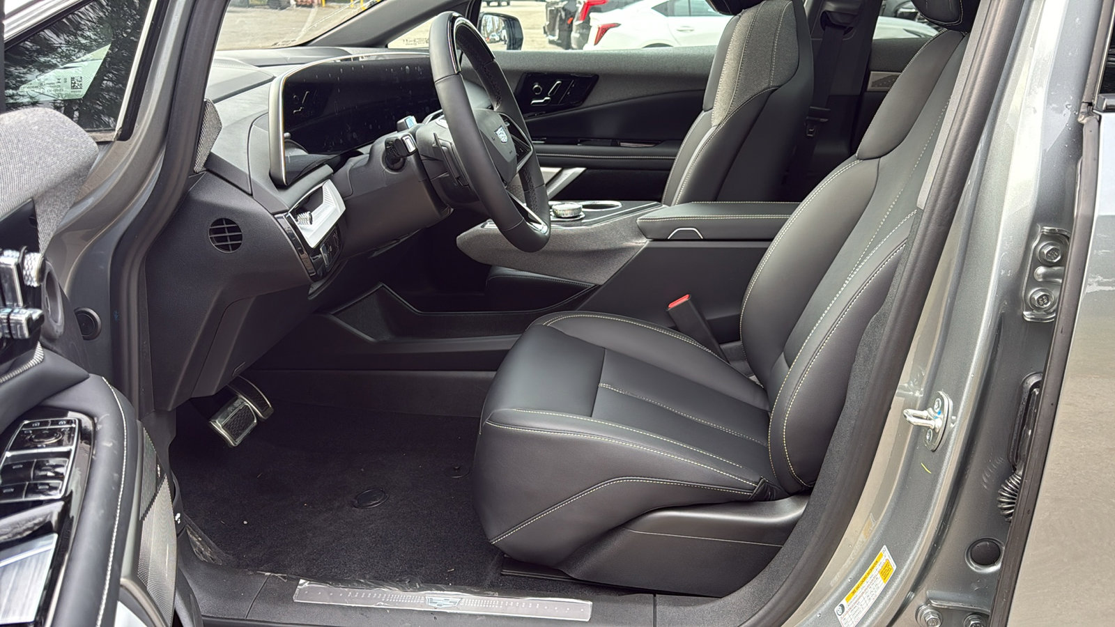 New 2026 Cadillac Optiq Luxury 1 image 8