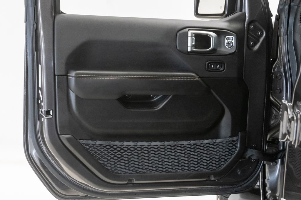 Used 2025 Jeep Wrangler Unlimited Sahara image 9