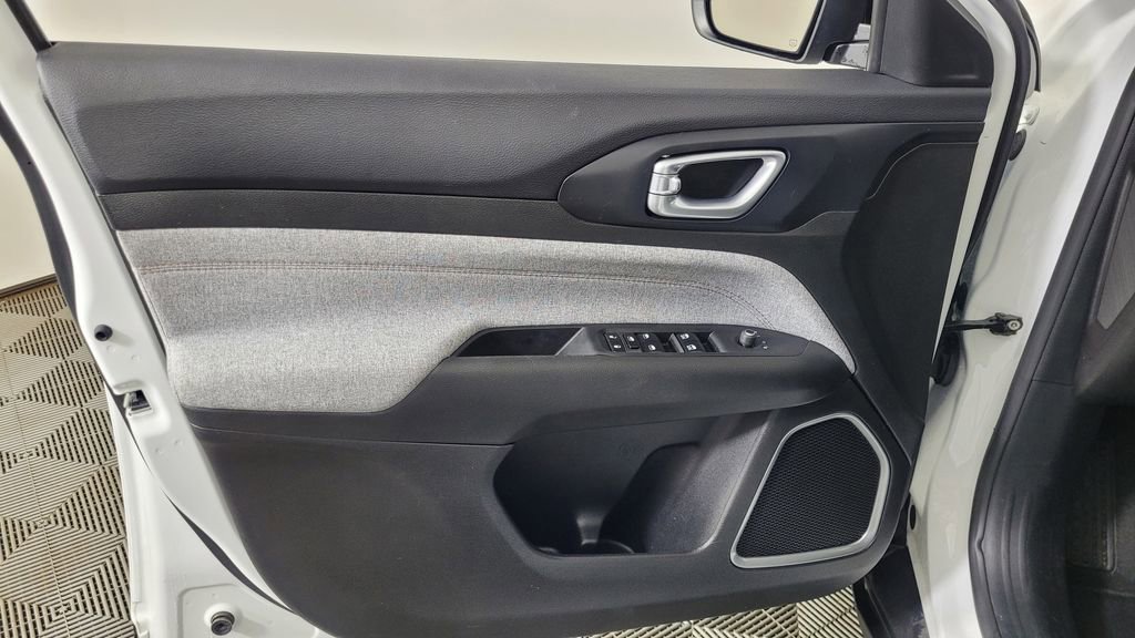 Used 2024 Jeep Compass Latitude image 12