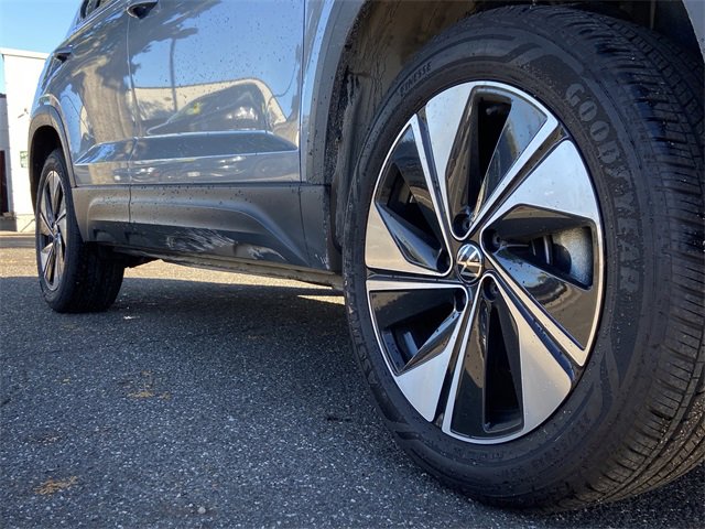 Used 2025 Volkswagen Taos SE image 10