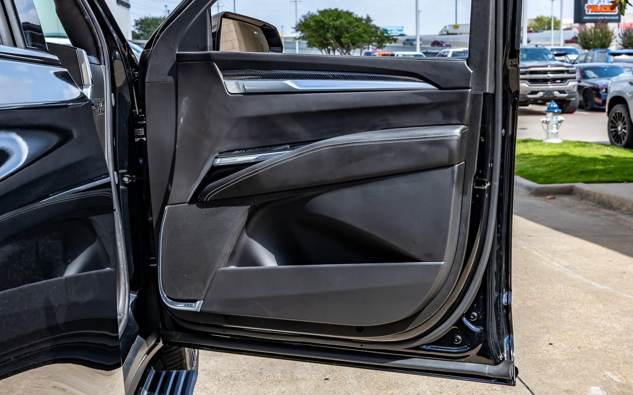 Used 2026 Cadillac Escalade V w/ LPO, ONYX Package AWD/4WD image 45