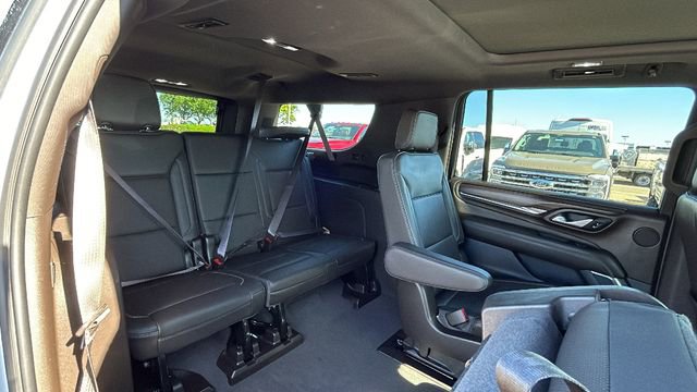 Used 2022 GMC Yukon XL Denali w/ Denali Premium Package image 14