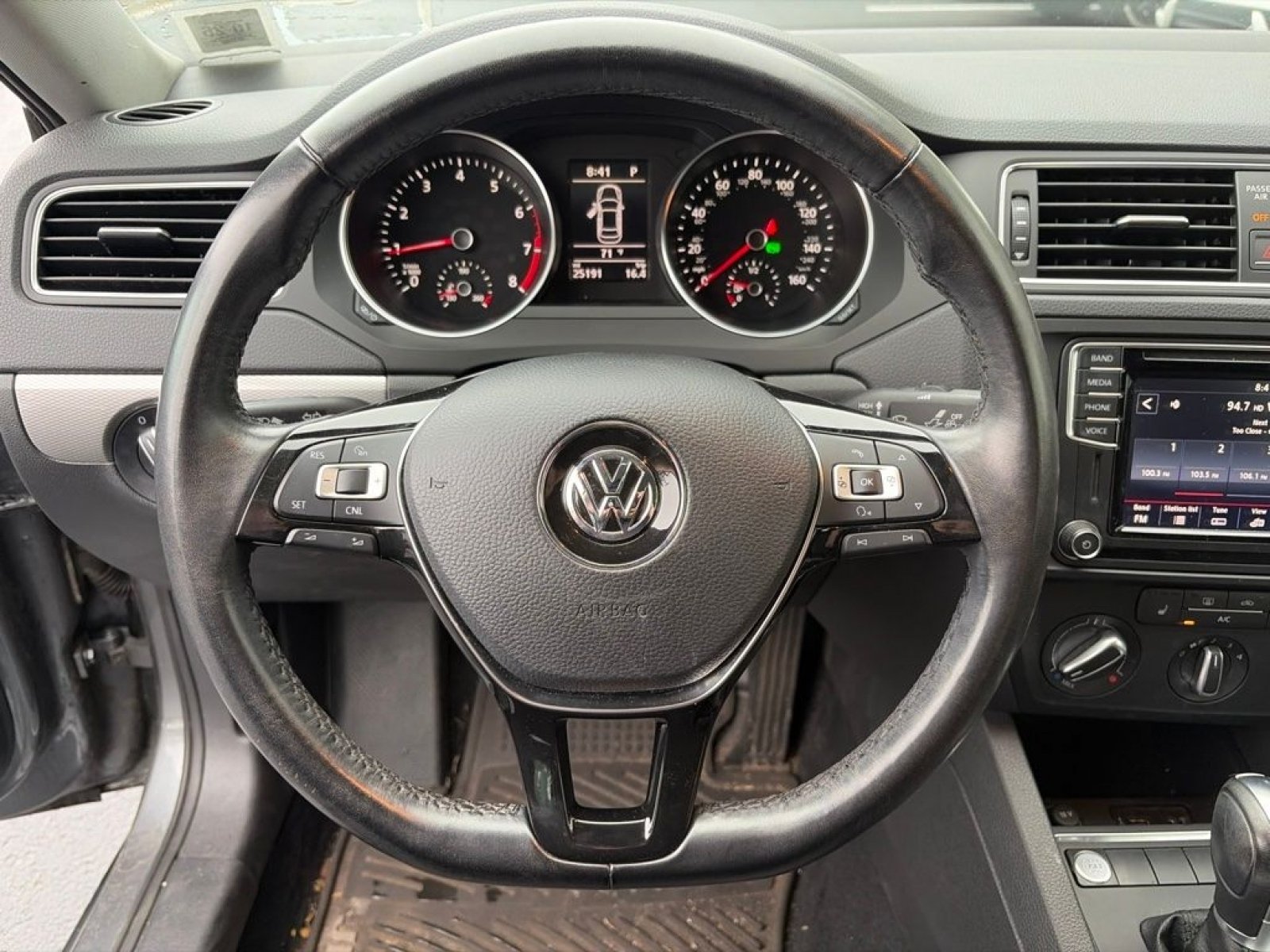 Used 2017 Volkswagen Jetta SE FWD image 17