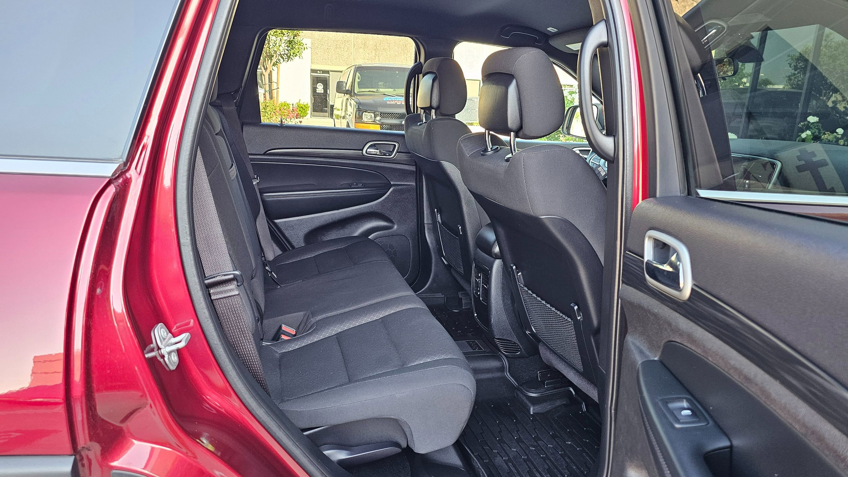Used 2021 Jeep Grand Cherokee Laredo RWD image 26