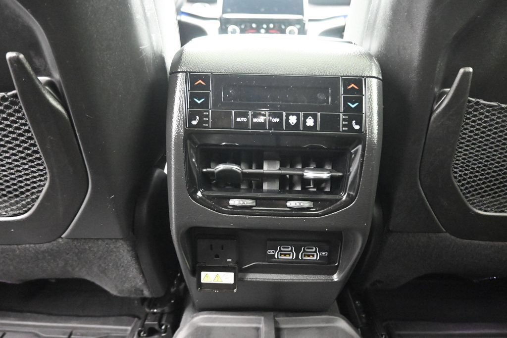 Used 2023 Jeep Grand Cherokee Overland w/ Advanced Protech Group III AWD/4WD image 43