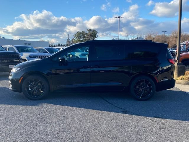 New 2026 Chrysler Pacifica Select w/ S Appearance Package FWD image 4