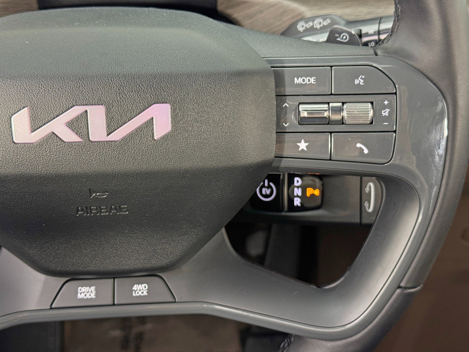 Used 2024 Kia EV9 Land image 24