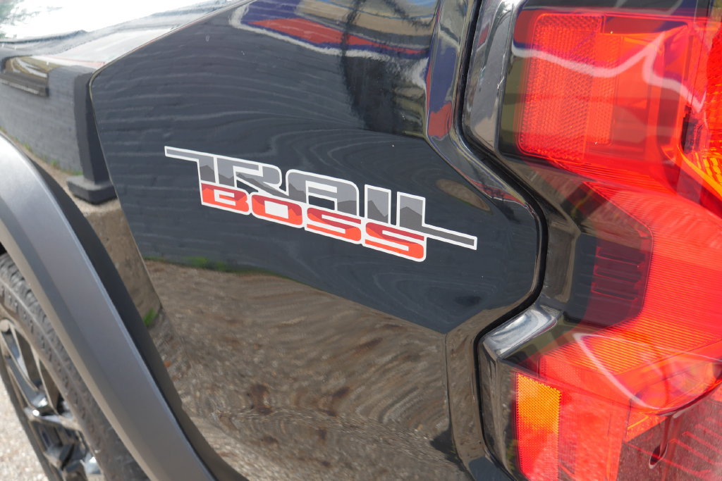 Used 2024 Chevrolet Colorado Trail Boss w/ LPO, Dark Essentials Package AWD/4WD image 14