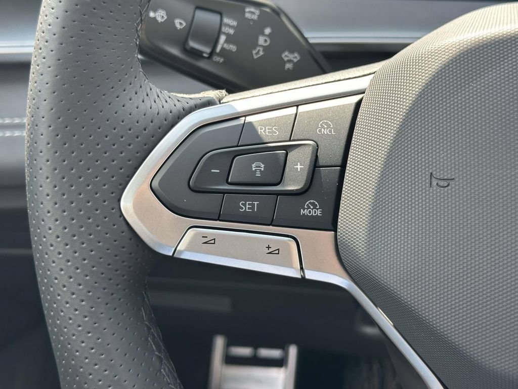 New 2026 Volkswagen Tiguan SE R-Line AWD/4WD image 16