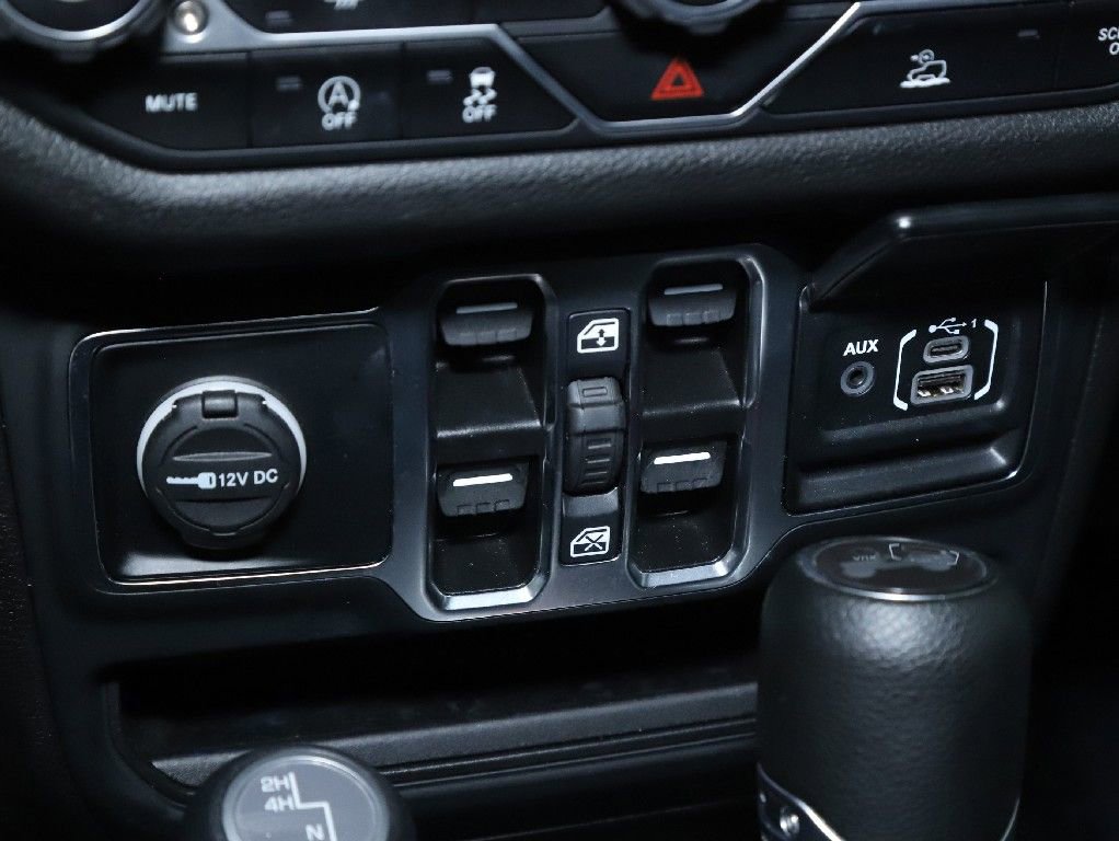 Used 2025 Jeep Wrangler Sport S image 27