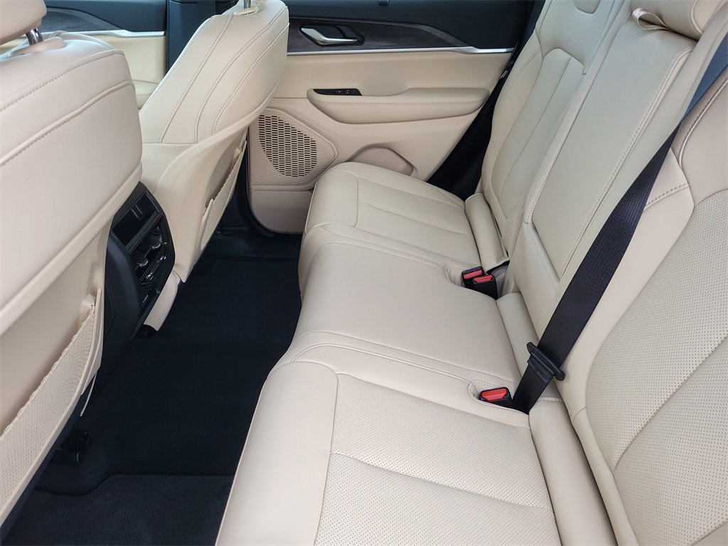 New 2025 Jeep Grand Cherokee Limited image 19