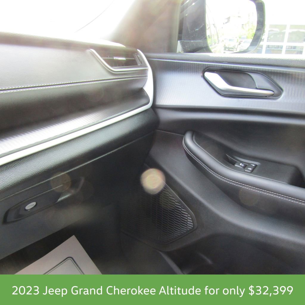 Used 2023 Jeep Grand Cherokee Altitude AWD/4WD image 22
