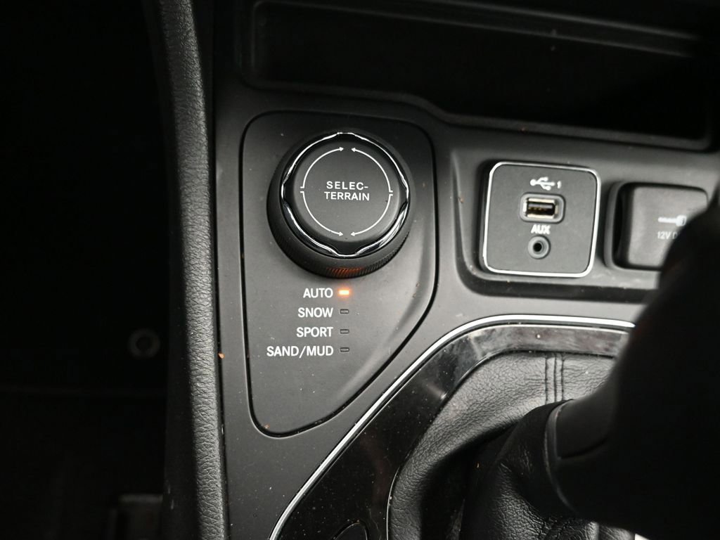 Used 2022 Jeep Cherokee Limited image 16