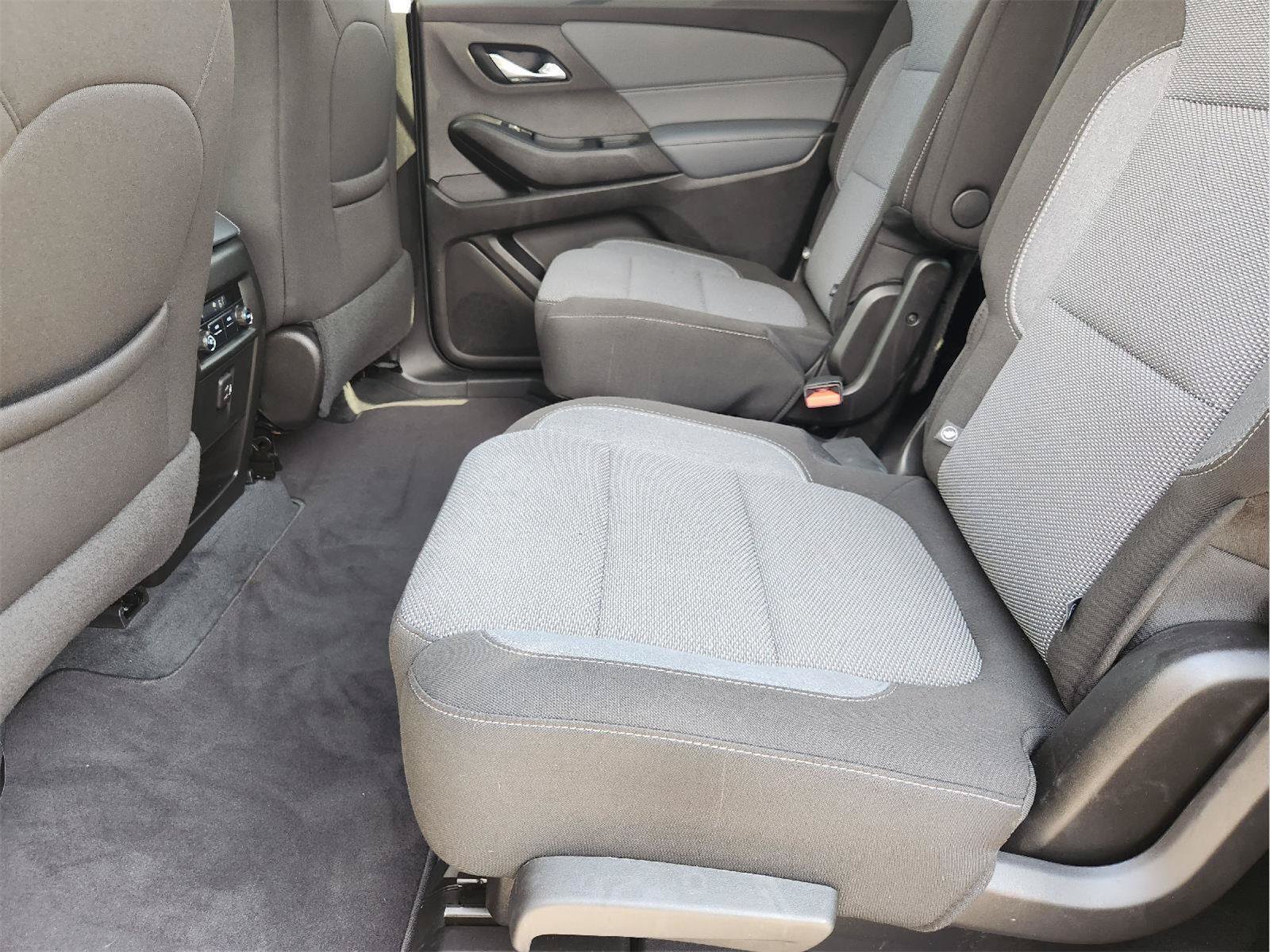 Certified 2021 Chevrolet Traverse LT FWD image 30