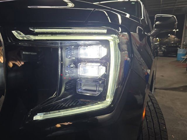 Used 2023 GMC Yukon SLT w/ SLT Premium Package image 32