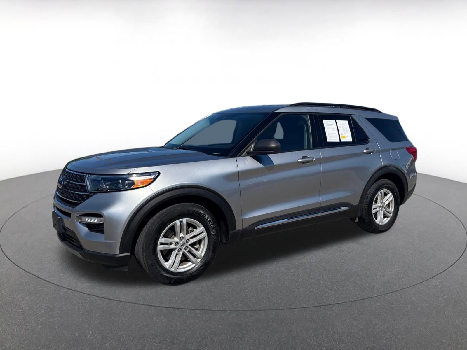 Used 2024 Ford Explorer XLT w/ Equipment Group 202A RWD image 4
