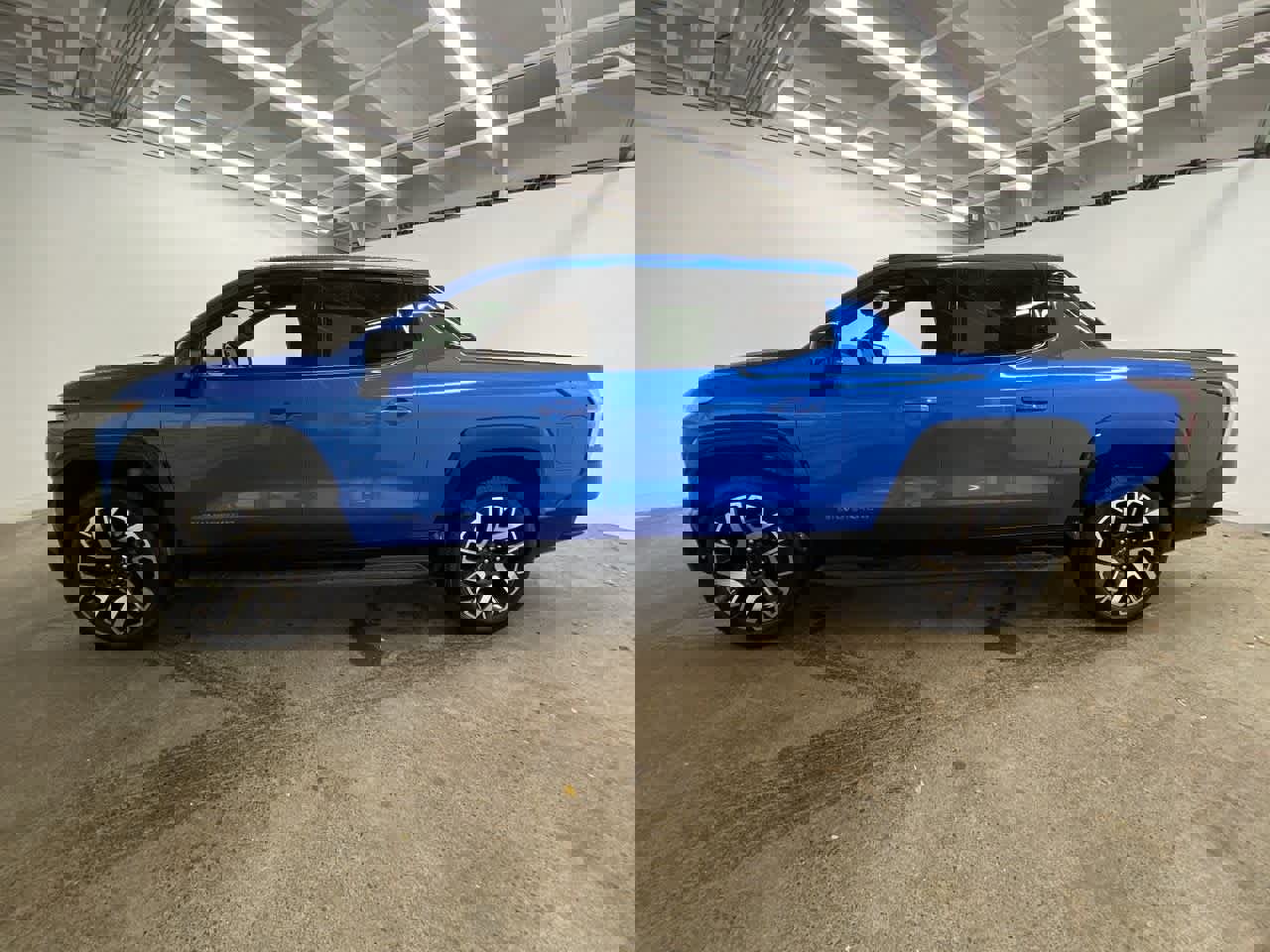 Used 2025 Chevrolet Silverado EV RST image 3