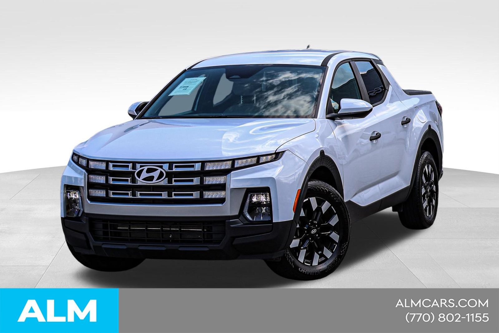 Used 2025 Hyundai Santa Cruz SE FWD image 1