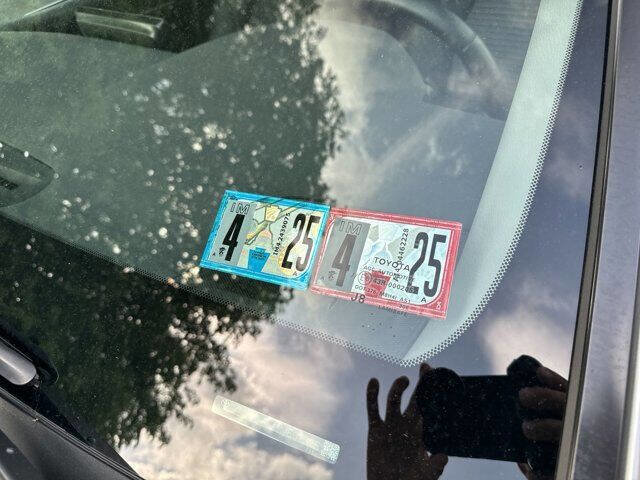 Used 2021 Toyota Camry SE w/ Cold Weather Package image 4