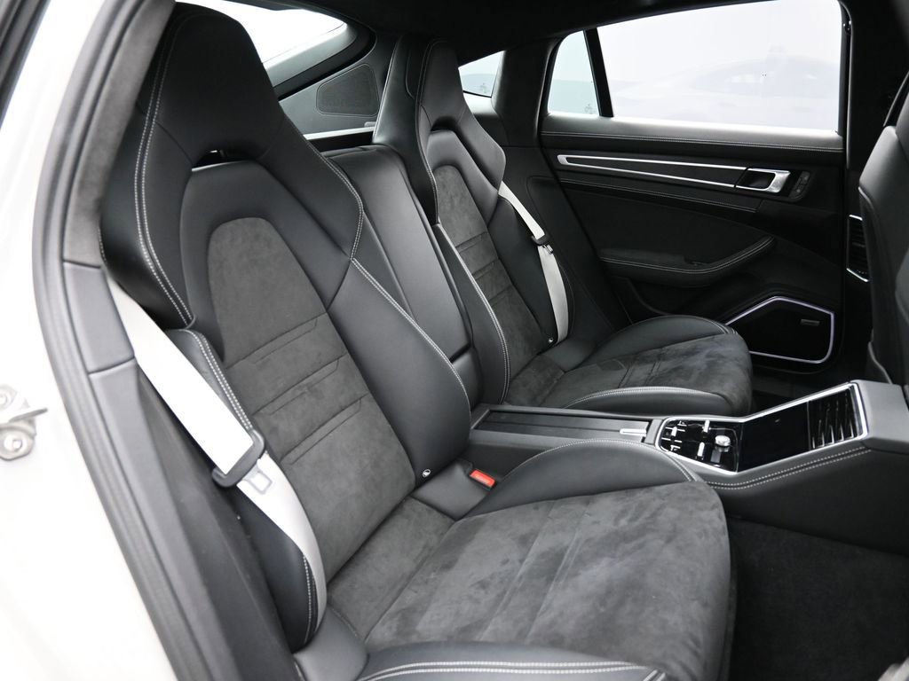 Certified 2022 Porsche Panamera GTS image 28