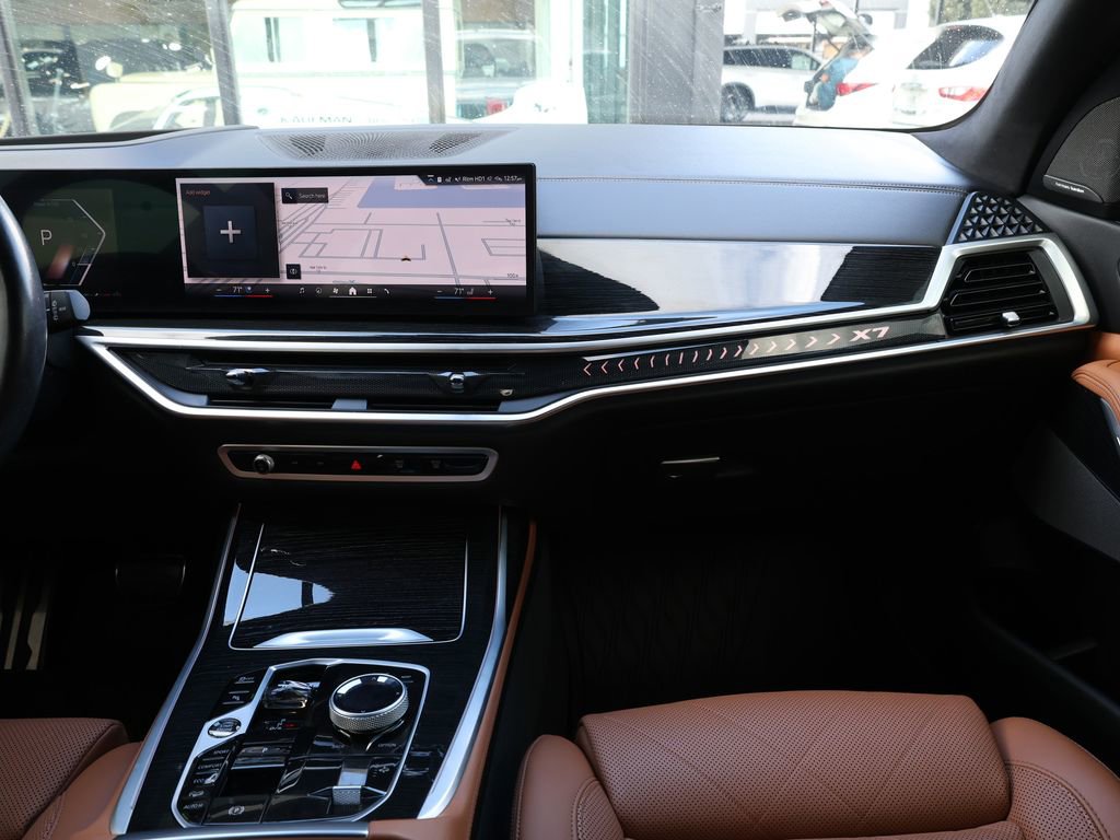 Used 2024 BMW X7 xDrive40i w/ M Sport Package image 33