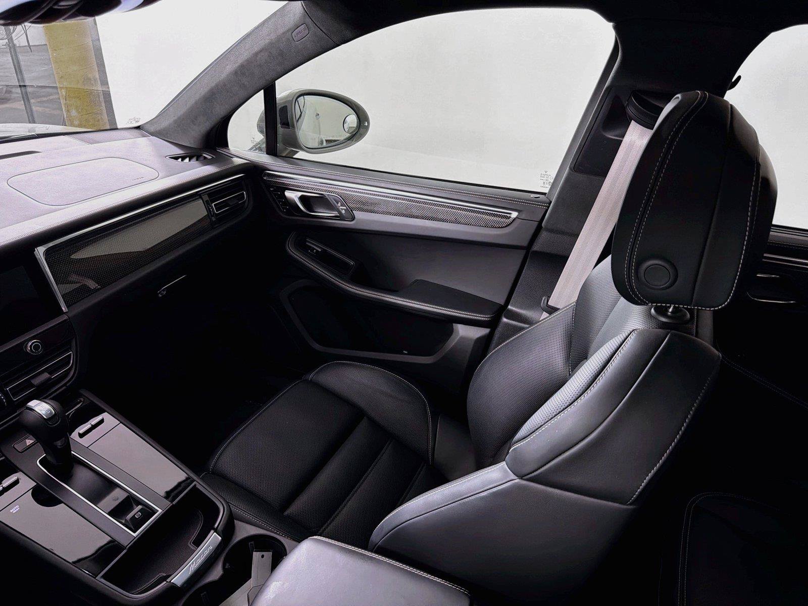 Certified 2025 Porsche Macan GTS AWD/4WD image 30