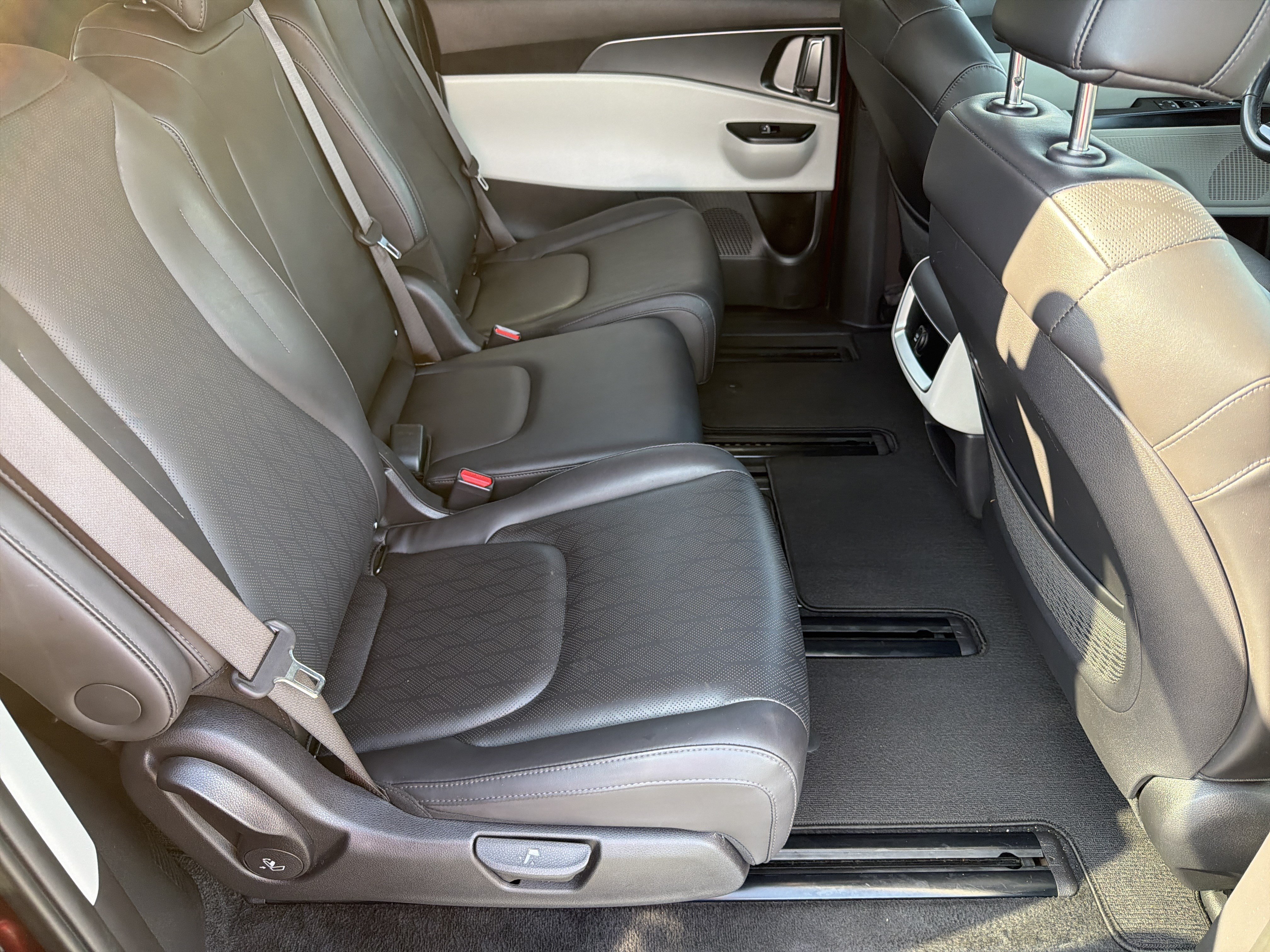 Used 2024 Kia Carnival LX FWD image 14