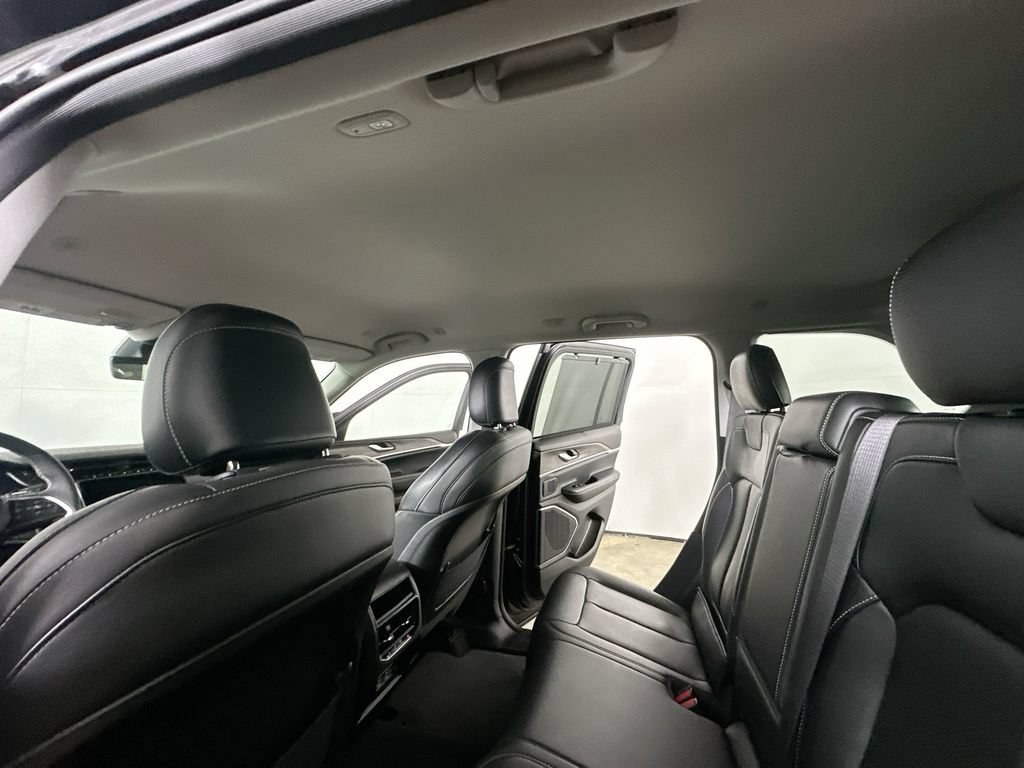 Used 2023 Jeep Grand Cherokee Limited w/ Luxury Tech Group II RWD image 13