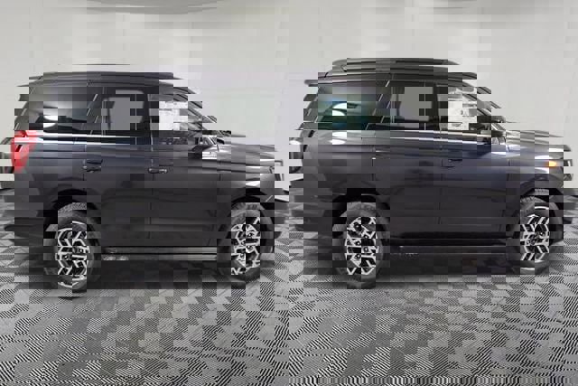 New 2025 Ford Expedition Active image 11