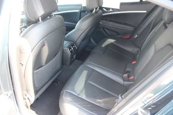 Used 2022 Genesis G70 2.0T RWD image 13