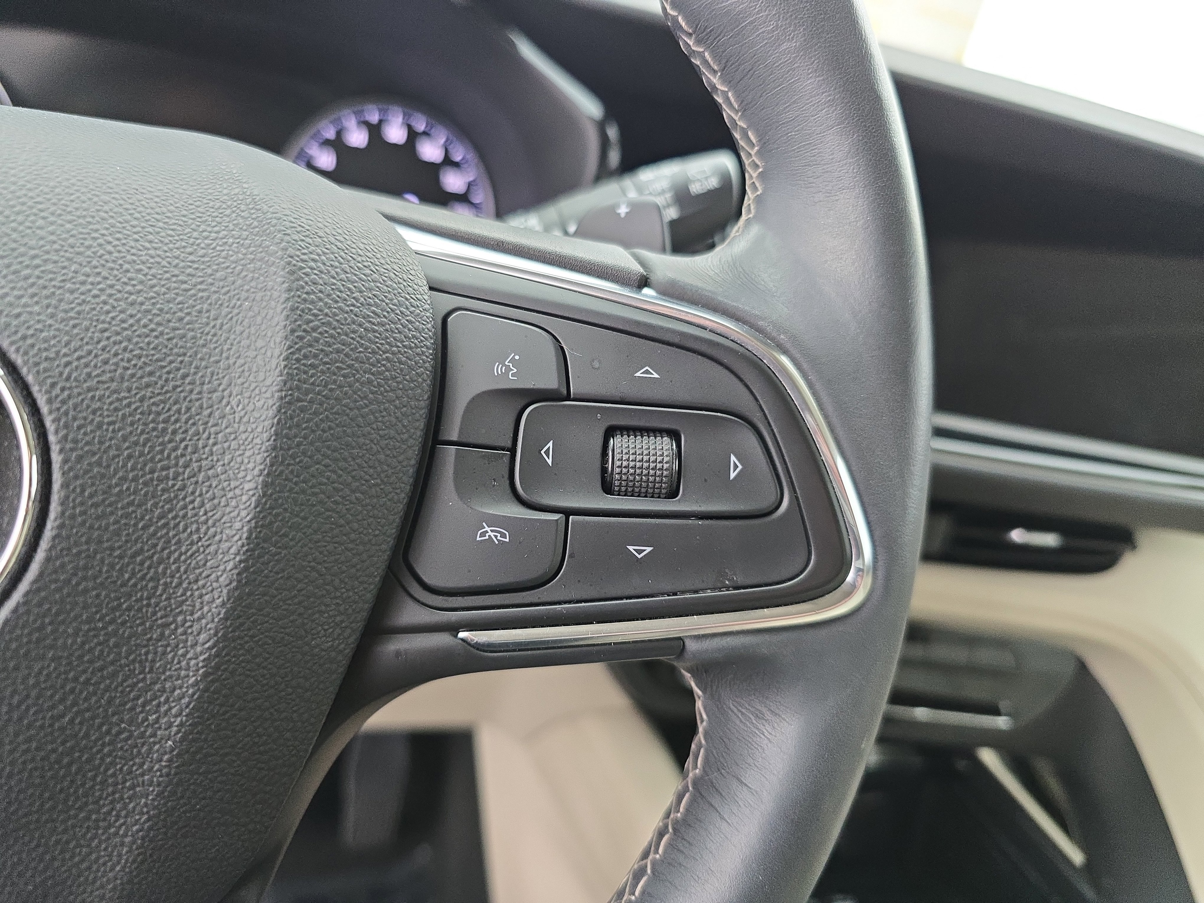 Used 2023 Buick Envision Avenir image 18