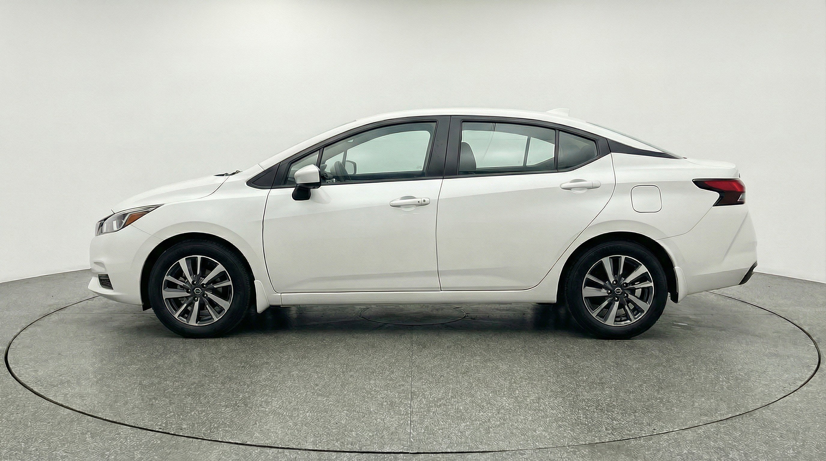 Used 2025 Nissan Versa SV w/ Trunk Package image 5