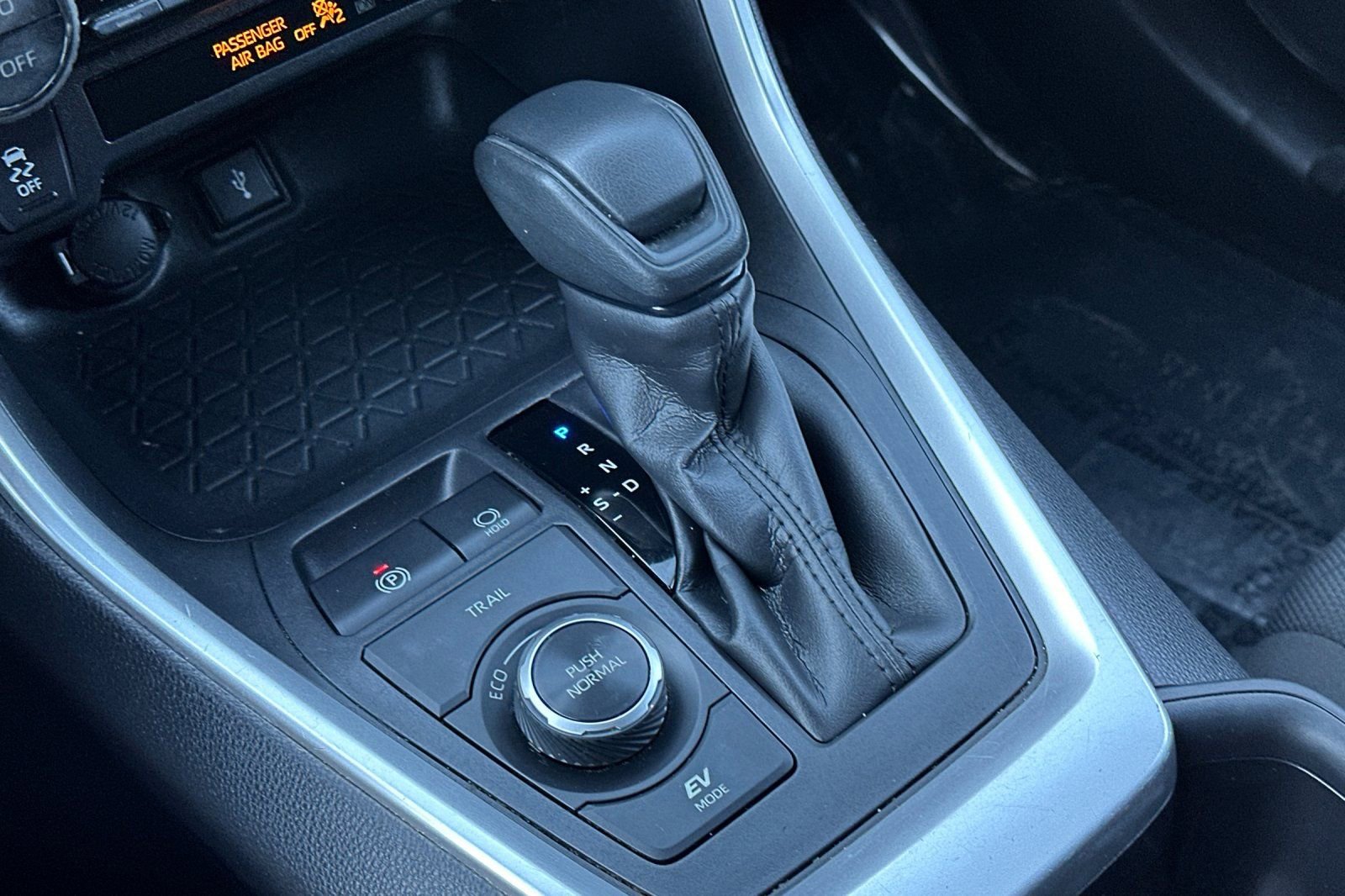 Used 2022 Toyota RAV4 XLE w/ Convenience Package image 28