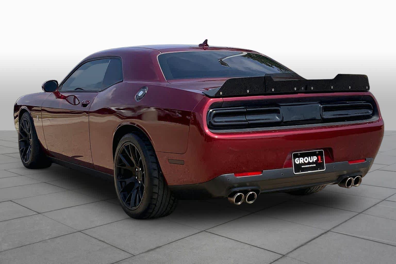 Used 2018 Dodge Challenger R/T Scat Pack w/ Leather Interior Group RWD image 12