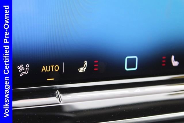 Used 2025 Volkswagen Tiguan SE image 36