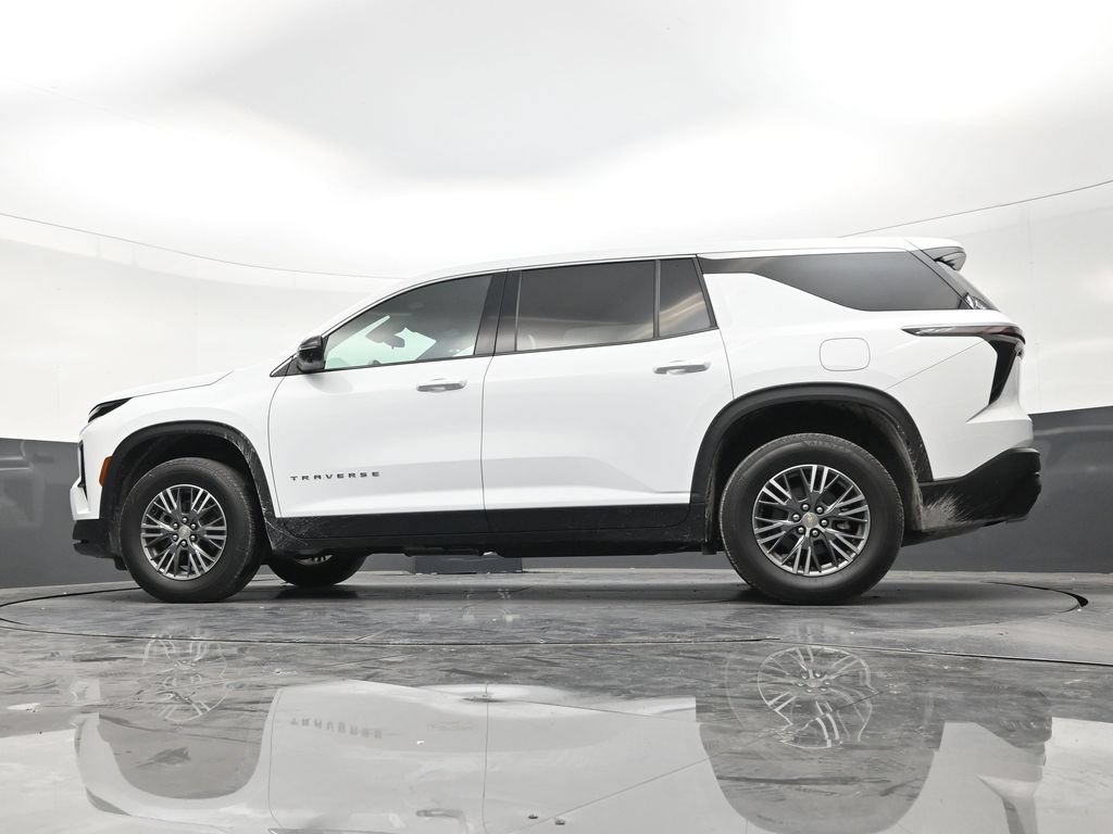 Used 2024 Chevrolet Traverse LS FWD image 21
