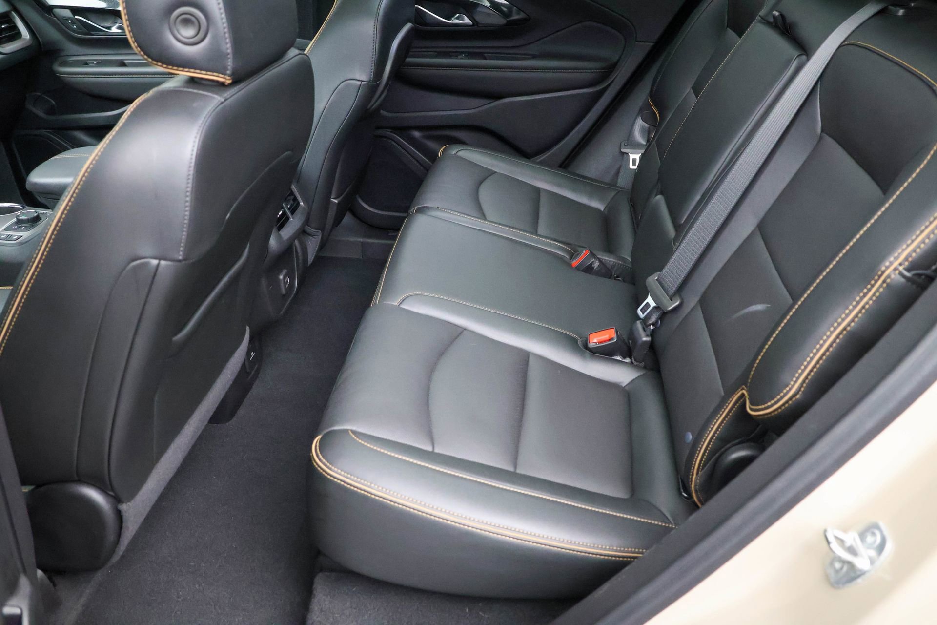 Used 2022 GMC Terrain AT4 image 24