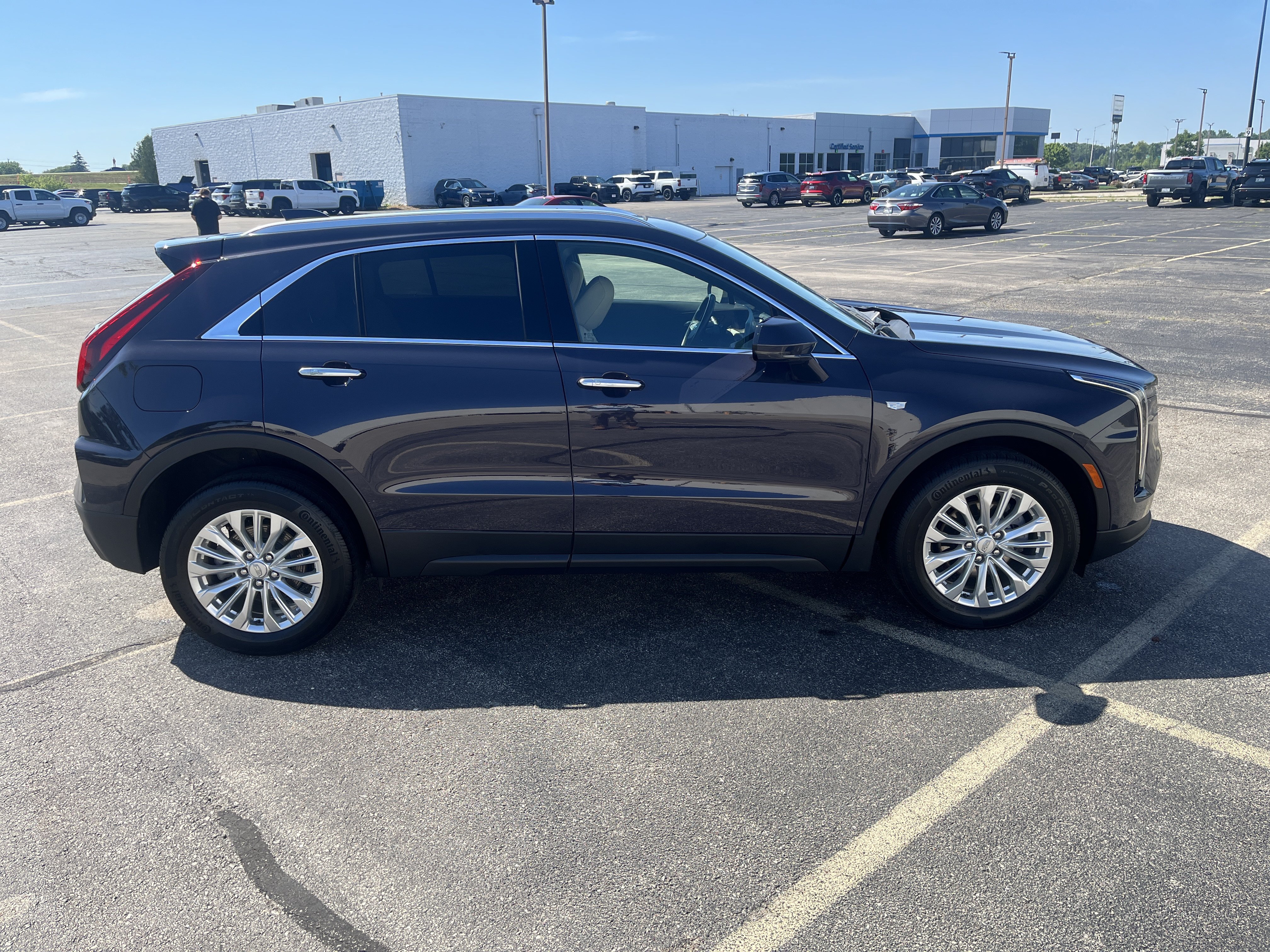 Used 2024 Cadillac XT4 Luxury w/ Cold Weather Package AWD/4WD image 7