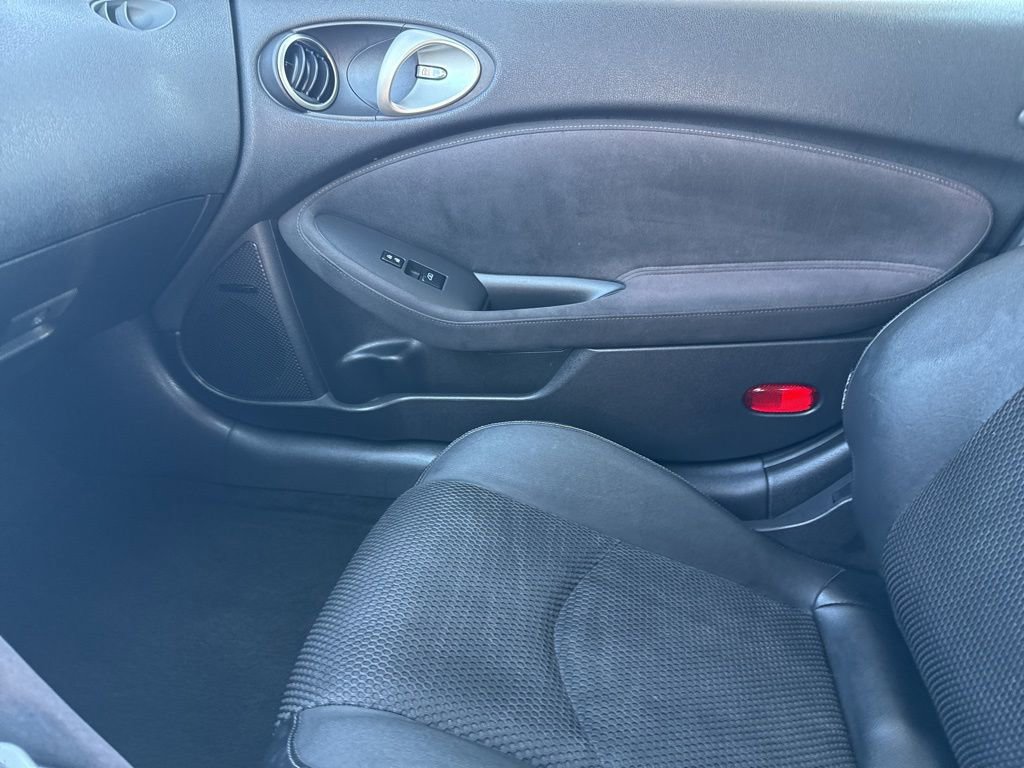 Used 2016 Nissan 370Z Touring image 19