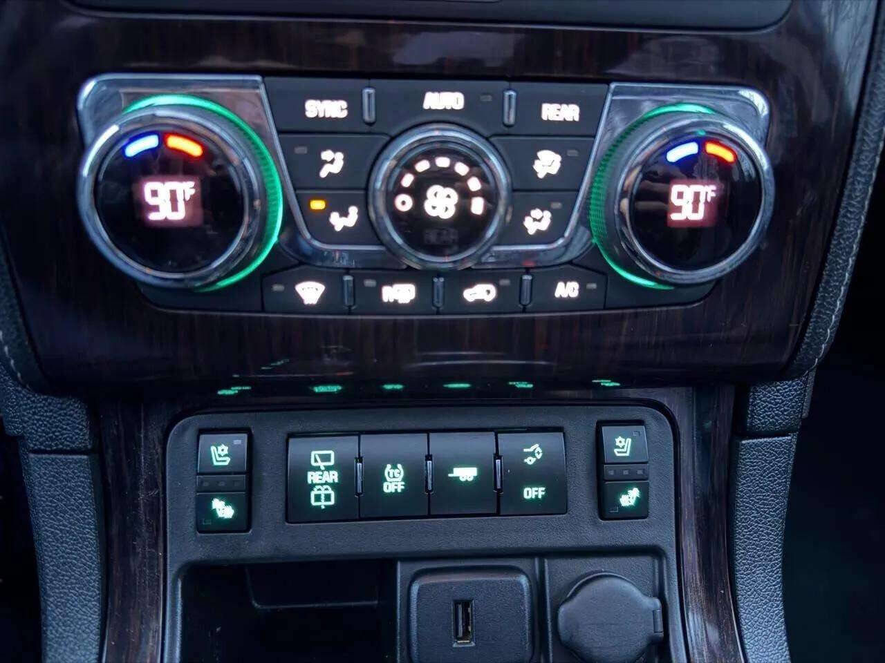 Used 2017 Chevrolet Traverse Premier image 20