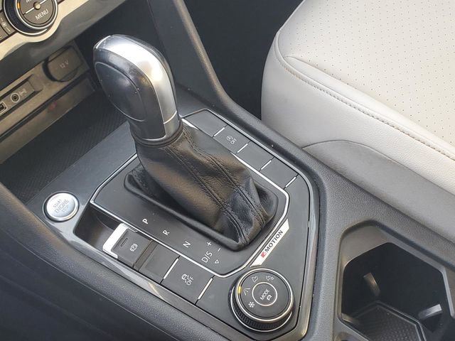 Used 2018 Volkswagen Tiguan SE AWD/4WD image 24