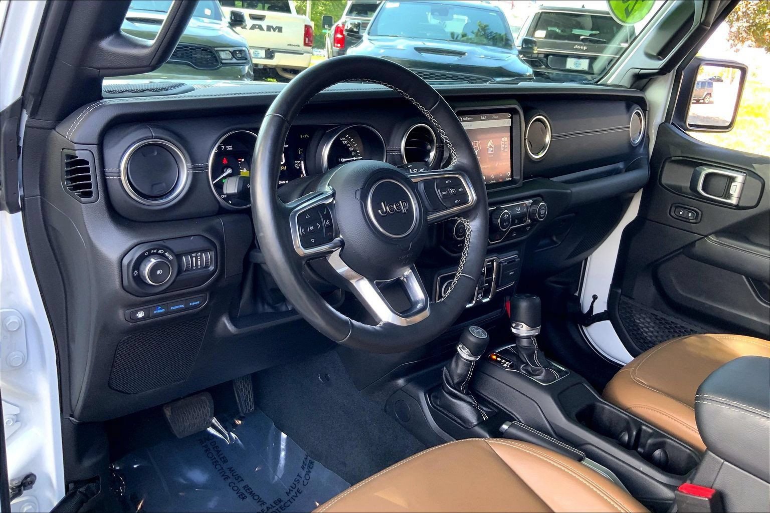 Used 2022 Jeep Wrangler Unlimited Sahara w/ Cold Weather Group AWD/4WD image 14