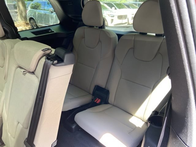 New 2026 Volvo XC90 T8 Plus w/ Protection Package Premier AWD/4WD image 17
