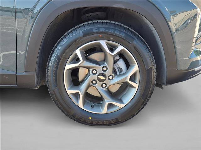Used 2025 Chevrolet Trax LT w/ LT Convenience Package FWD image 21